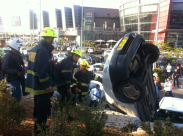 بالصور: سائق ينزلق بمركبته فوق مجموعة من السيارات جنوب مدينة يافا 